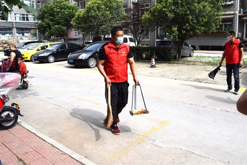 李涛尽心尽力为群众办实事、办好事,受到了辖区居民的一致好评